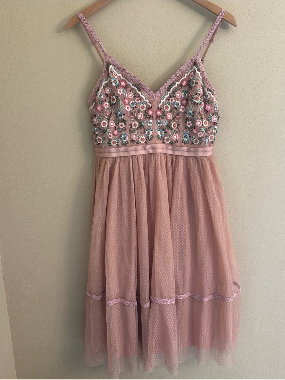 Needle & Thread Pink V-Neck Floral Embroidered Tulle Midi Dress Party SIZE 6